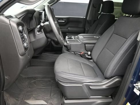 Used 2019 Chevrolet Silverado 1500 Custom Trail Boss w/ Custom Convenience Package AWD/4WD image 10