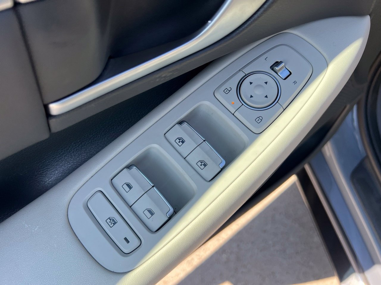 Used 2025 Hyundai Sonata SEL FWD image 12