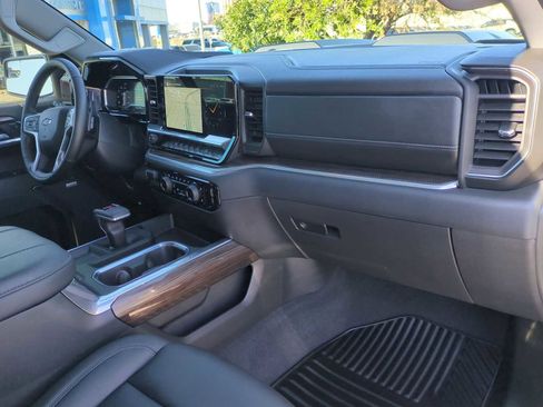 Used 2025 Chevrolet Silverado 1500 LT Trail Boss w/ Convenience Package II image 30