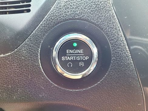 Used 2019 Ford Explorer XLT image 18