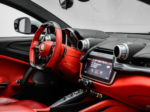 Used 2018 Ferrari GTC4Lusso AWD/4WD image 57