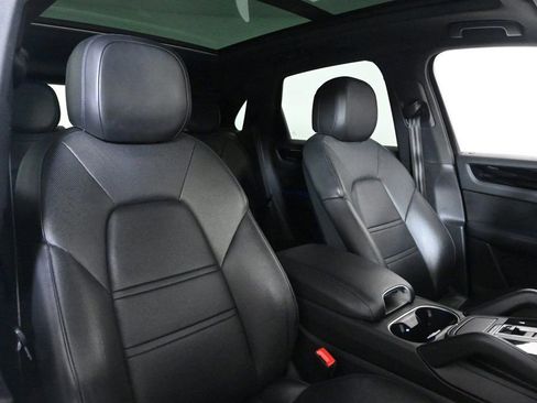 Certified 2023 Porsche Cayenne image 18