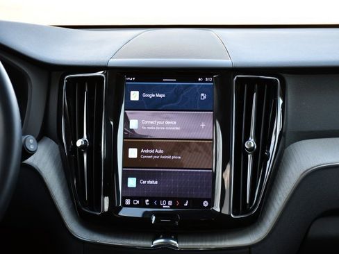 Certified 2025 Volvo XC60 B5 Plus w/ Climate Package image 23