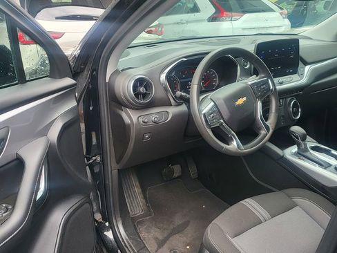 Used 2025 Chevrolet Blazer LT FWD image 3