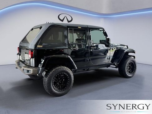 Used 2017 Jeep Wrangler Unlimited Sahara AWD/4WD image 5