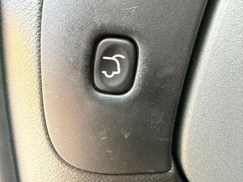 Used 2017 Jeep Cherokee Trailhawk AWD/4WD image 29