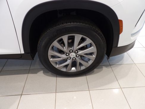 Used 2025 Buick Enclave Preferred image 28