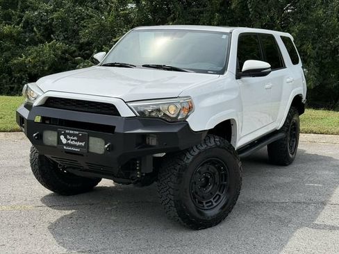 Used 2016 Toyota 4Runner SR5 Premium AWD/4WD image 2