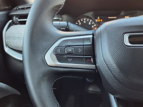 Used 2024 Jeep Compass Latitude image 14