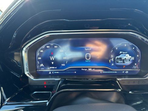 Used 2024 Chevrolet Silverado 1500 ZR2 w/ Technology Package image 9