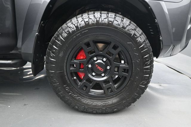 Used 2021 Toyota 4Runner SR5 AWD/4WD image 18