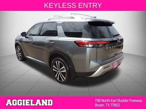 Used 2024 Nissan Pathfinder Platinum FWD image 6