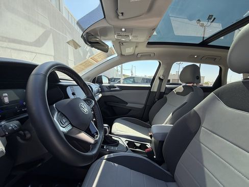 Certified 2024 Volkswagen Taos SE image 5
