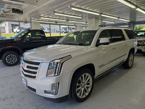 Used 2018 Cadillac Escalade ESV Premium Luxury AWD/4WD image 2