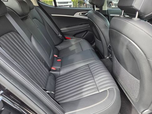 Used 2023 Genesis G70 3.3T RWD image 12
