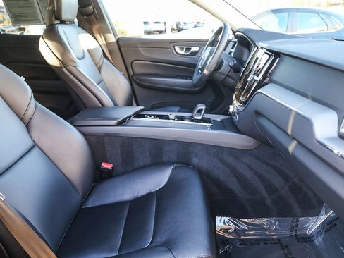 Used 2023 Volvo XC60 B5 Core w/ Protection Package image 18