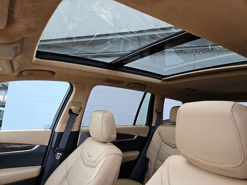 Used 2020 Cadillac XT6 Premium Luxury w/ Platinum Package image 10