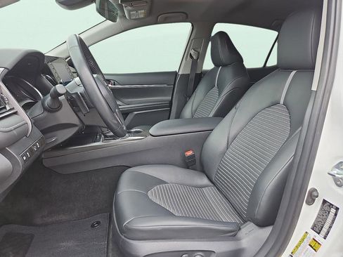 Used 2023 Toyota Camry SE FWD image 13