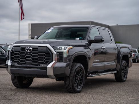 Used 2022 Toyota Tundra Limited w/ TRD Off-Road Package AWD/4WD image 5