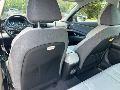 Certified 2025 Hyundai Elantra Limited FWD image 39