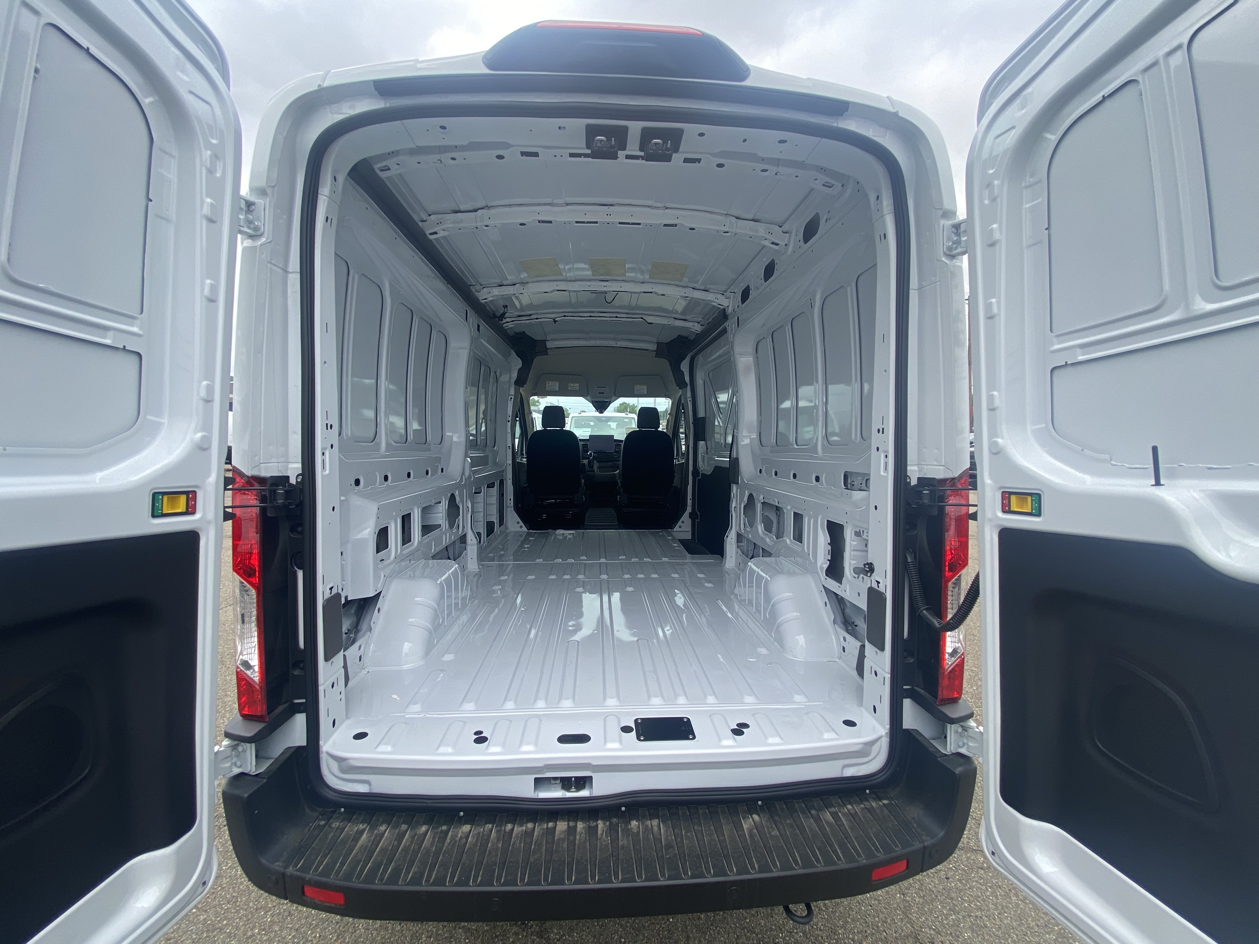 New 2026 Ford Transit 250 148 Medium Roof RWD image 14
