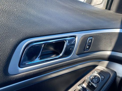 Used 2015 Ford Explorer XLT w/ Equipment Group 202A image 23