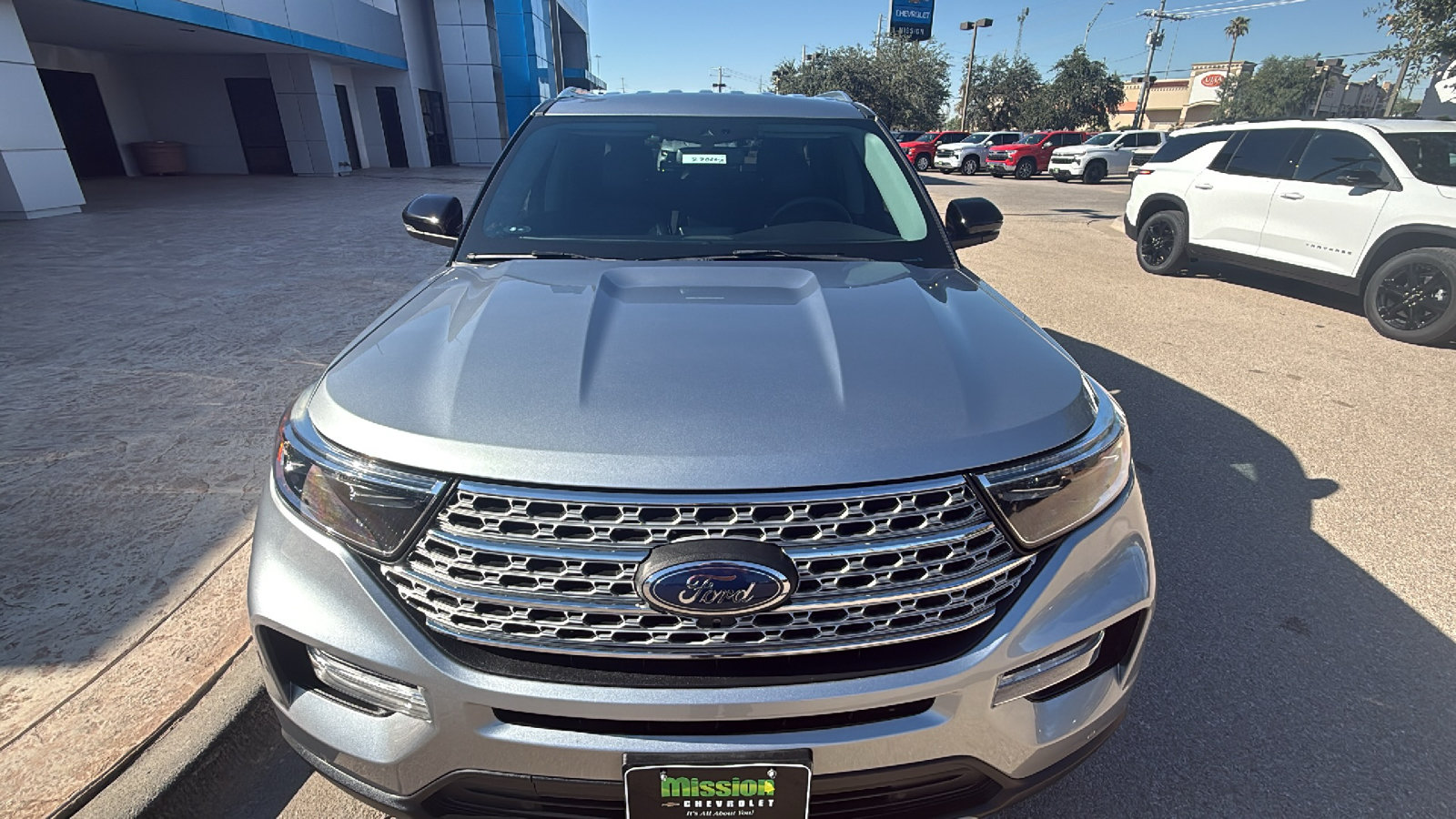 Used 2022 Ford Explorer Limited w/ Equipment Group 301A RWD image 2