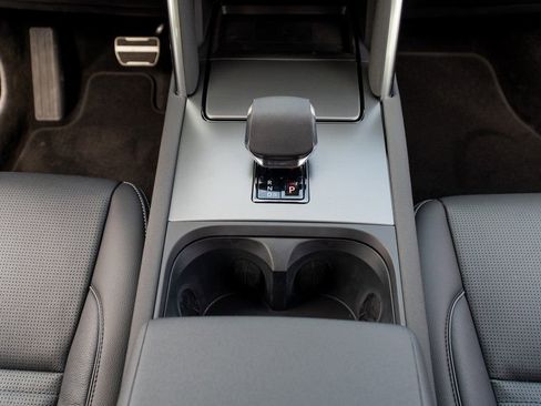 Used 2025 Land Rover Discovery Sport Dynamic SE image 18