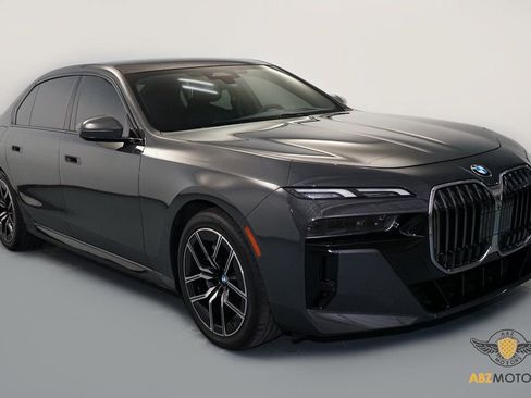 Used 2024 BMW 740i w/ Premium Package image 2