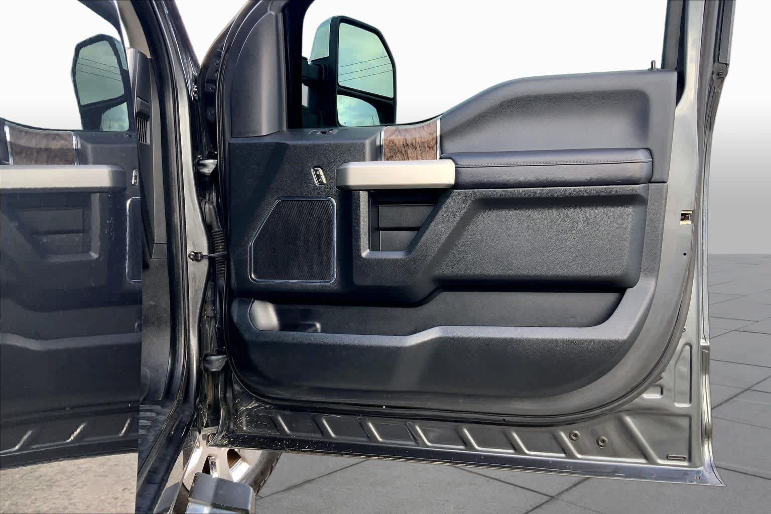 Used 2019 Ford F250 Lariat w/ Chrome Package AWD/4WD image 21