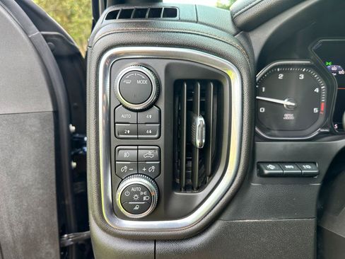 Used 2022 GMC Sierra 2500 AT4 w/ AT4 Premium Plus Package AWD/4WD image 33
