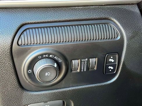 Used 2022 Jeep Wagoneer Series I w/ Convenience Group I AWD/4WD image 24