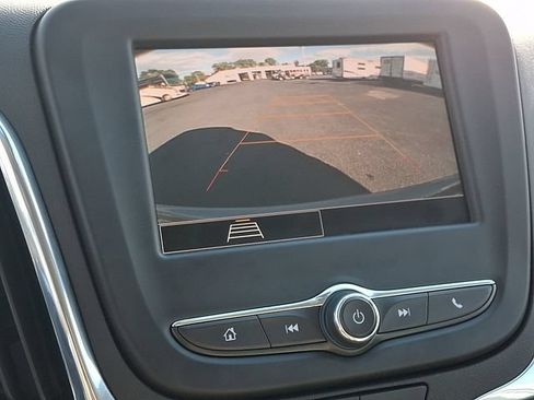 Used 2023 Chevrolet Equinox LS w/ Driver Confidence II Package AWD/4WD image 4