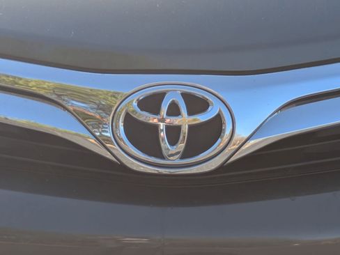 Used 2014 Toyota Camry XLE image 29