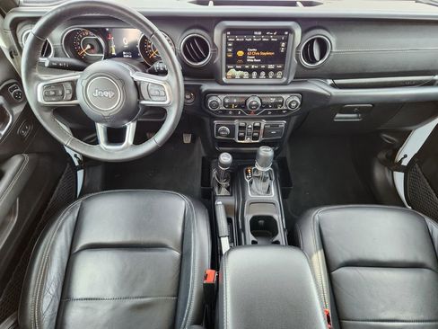 Used 2019 Jeep Wrangler Unlimited Sahara image 9