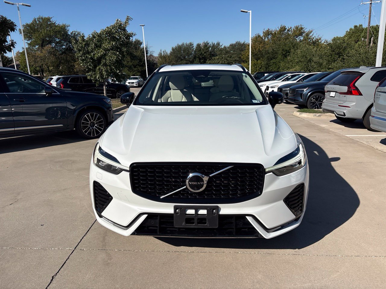 Used 2023 Volvo XC60 B5 Plus w/ Climate Package FWD image 2