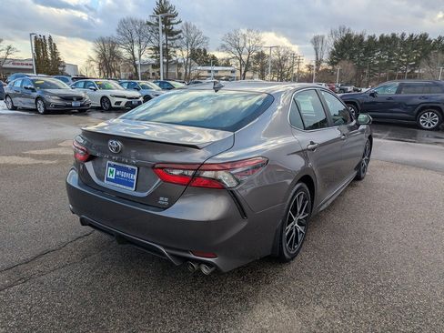 Used 2023 Toyota Camry SE image 6