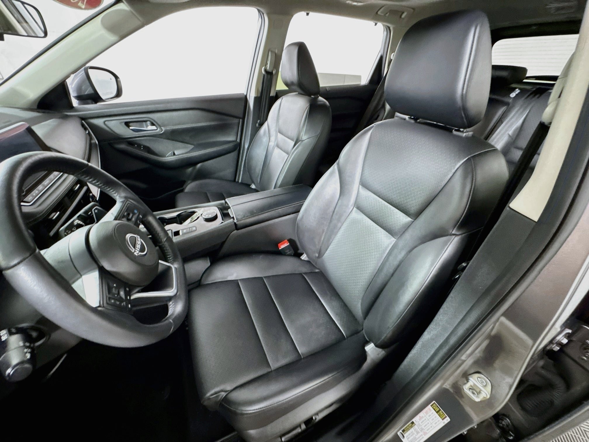 Used 2024 Nissan Rogue SV w/ SV Premium Package AWD/4WD image 13