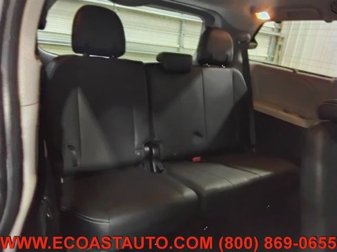 Used 2016 Toyota Sienna SE w/ SE Preferred Package FWD image 17