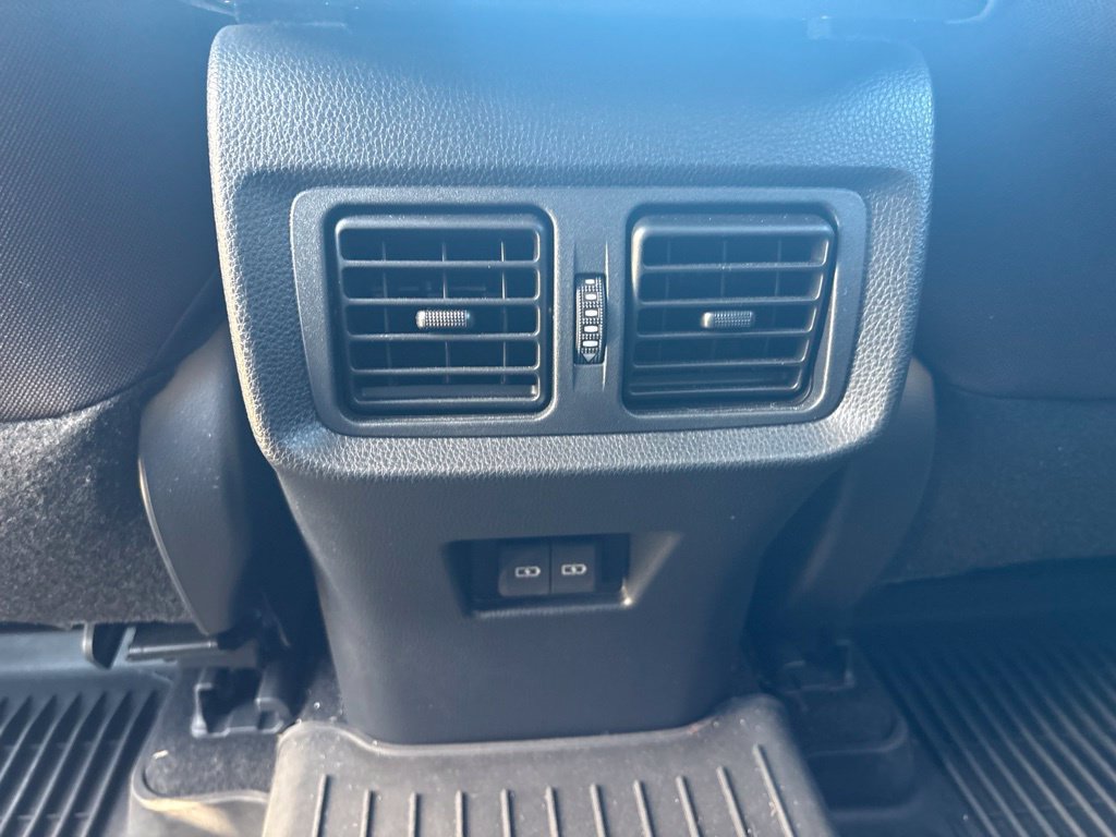 Used 2024 Toyota Venza LE AWD/4WD image 21