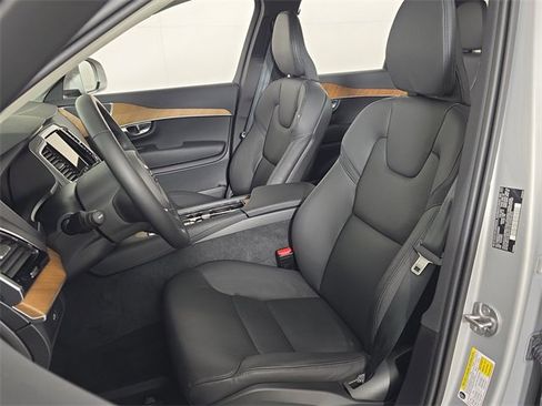 Used 2025 Volvo XC90 B5 Plus w/ Protection Package Premier image 16