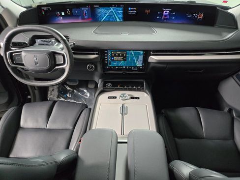 New 2026 Lincoln Navigator Premiere AWD/4WD image 15