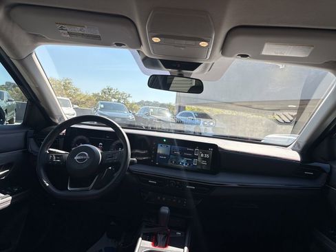 Used 2025 Nissan Kicks SR image 18