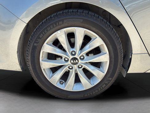 Used 2018 Kia Optima LX w/ 17" Alloy Wheels Package FWD image 29