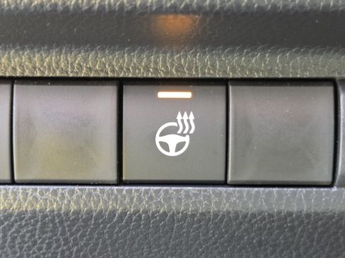 Used 2025 Toyota RAV4 XLE w/ Convenience Package AWD/4WD image 5
