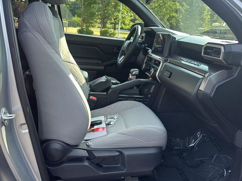 Used 2025 Toyota Tacoma SR5 AWD/4WD image 12