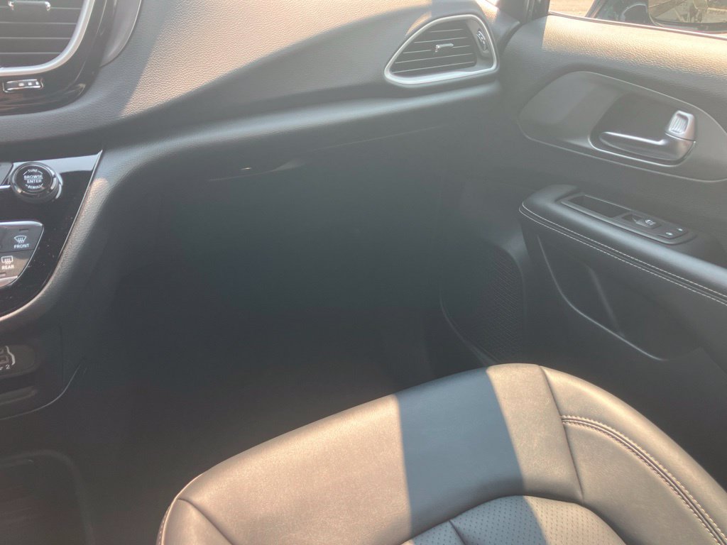 Used 2025 Chrysler Pacifica Select FWD image 21