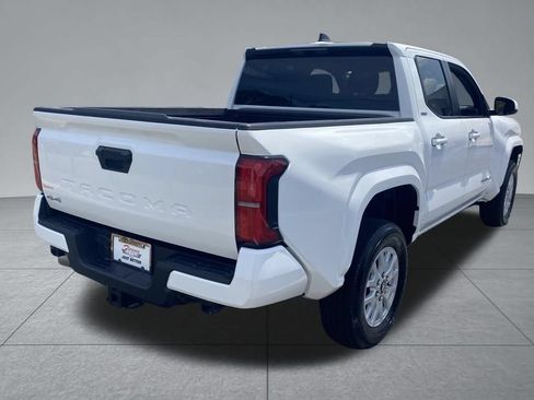 Used 2025 Toyota Tacoma SR5 AWD/4WD image 13