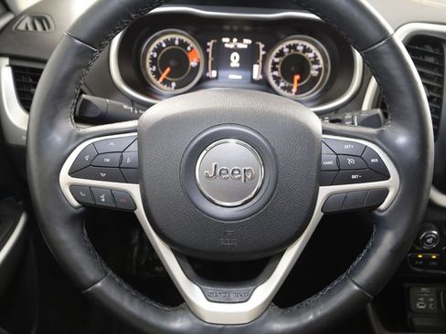 Used 2018 Jeep Cherokee Latitude Plus w/ Cold Weather Group image 33