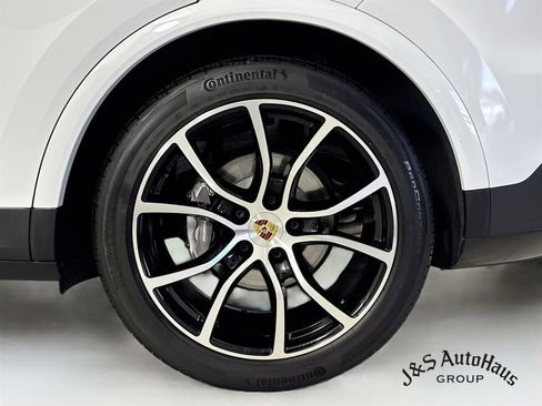 Used 2023 Porsche Cayenne Platinum Edition AWD/4WD image 40